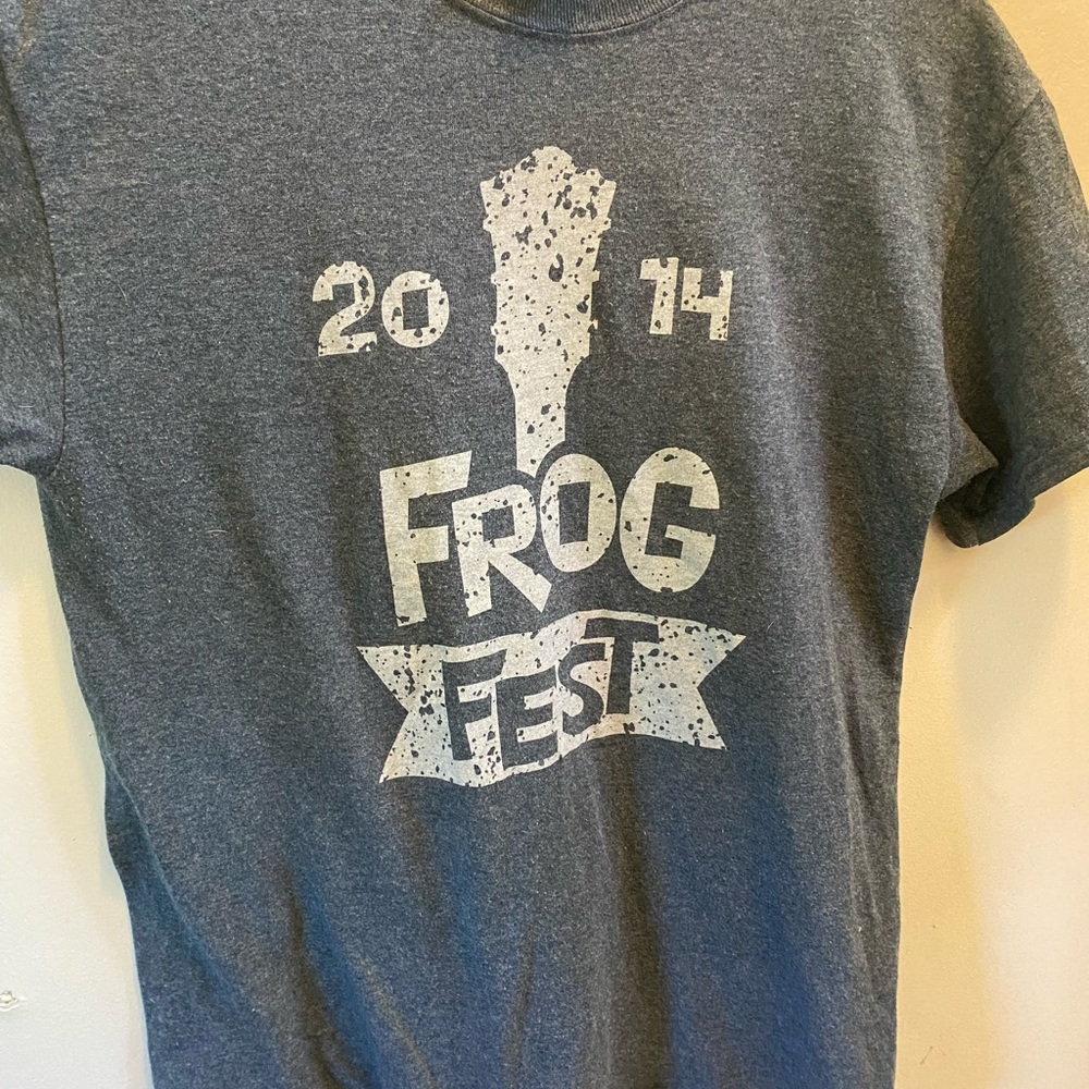 Gildan Frog Fest t-shirt unisex. Size M.